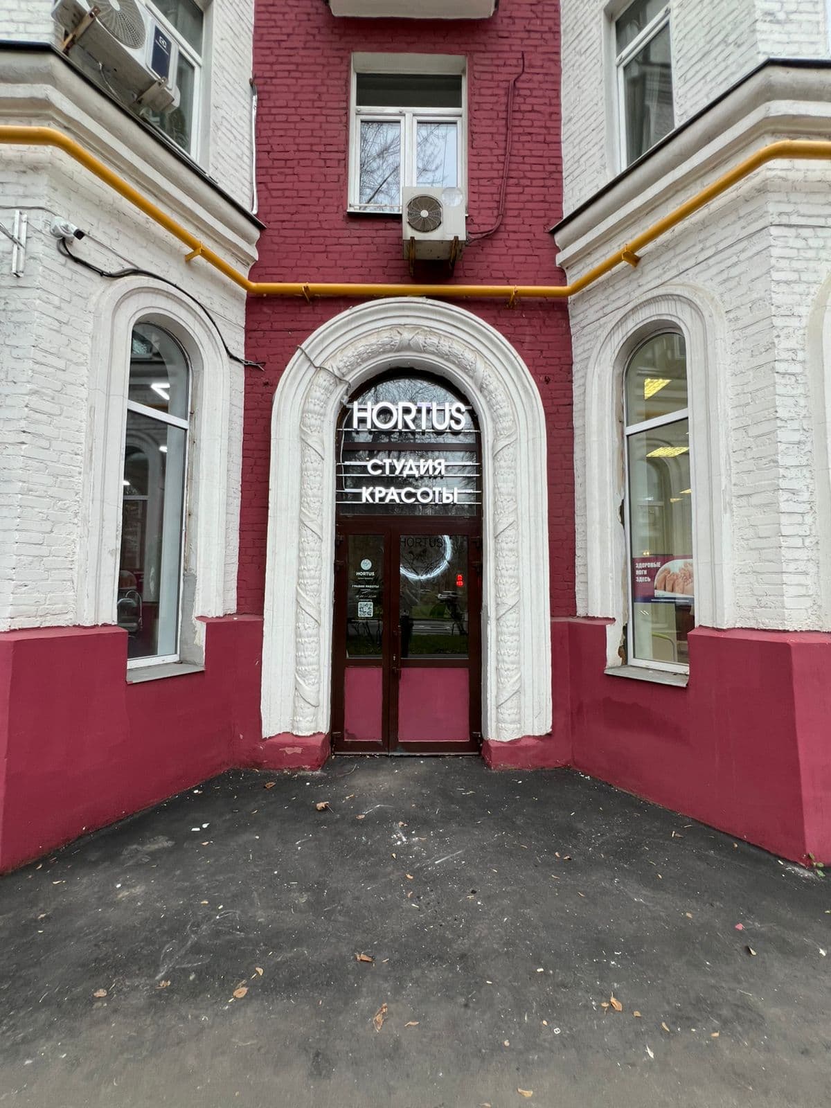 Income-producing 94.7 sqm with premium beauty salon — ₽240k/mo, two entrances, 7 min to Setun MCD 2