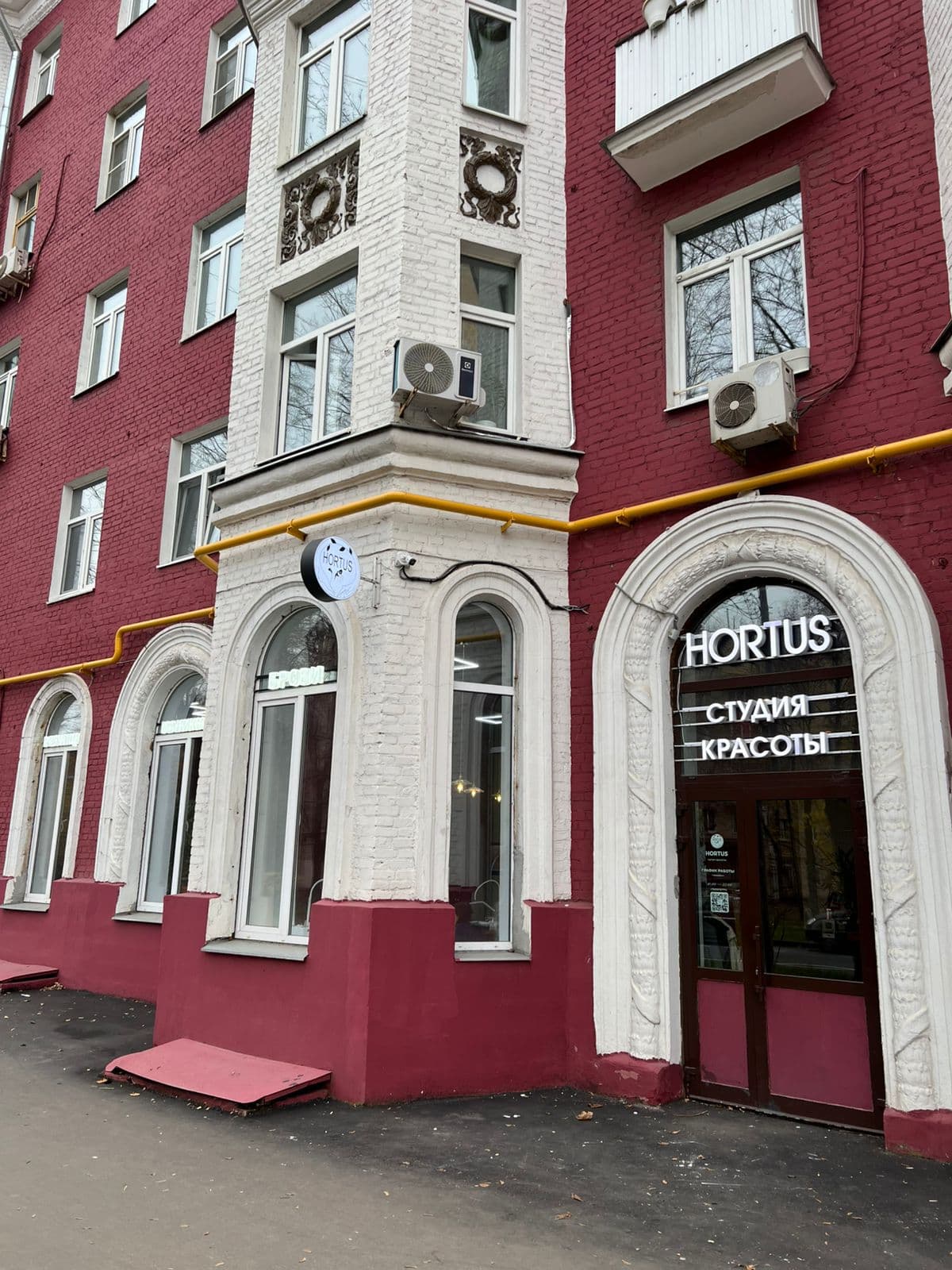 Income-producing 94.7 sqm with premium beauty salon — ₽240k/mo, two entrances, 7 min to Setun MCD 3