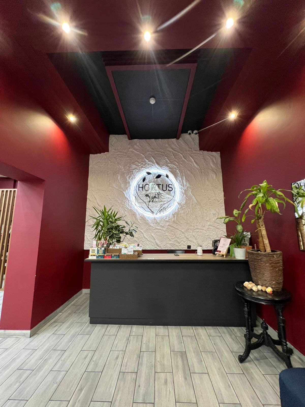 Income-producing 94.7 sqm with premium beauty salon — ₽240k/mo, two entrances, 7 min to Setun MCD 4