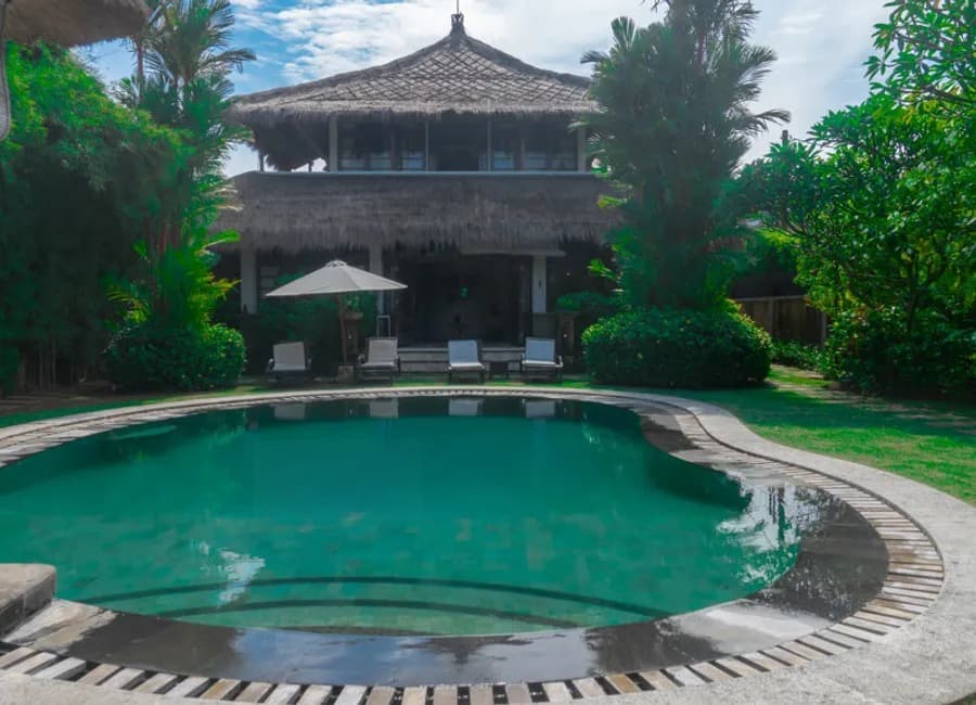 Leasehold - Tropical Estate with Huge Garden - Walking Distance to Berawa Beach, Canggu, Bali 2
