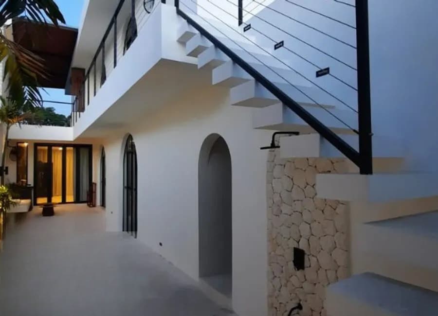VILLA MODERN TROPIS STRATEGIS DI BATU BOLONG CANGGU BADUNG