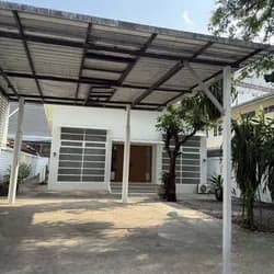 House for Rent: Detached Single-Story House Near BTS Thong L 4